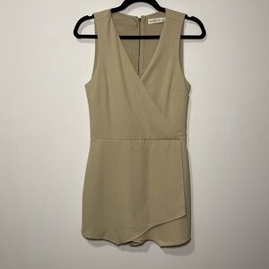 Abercombie & Fitch Women's Tan neutral V neck Sleeveless romper skort in size XS
